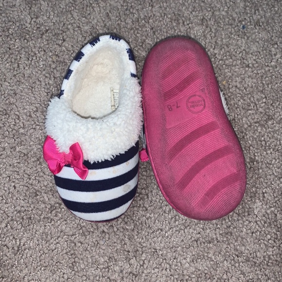 Girls Slippers/House Shoes - Picture 3 of 3